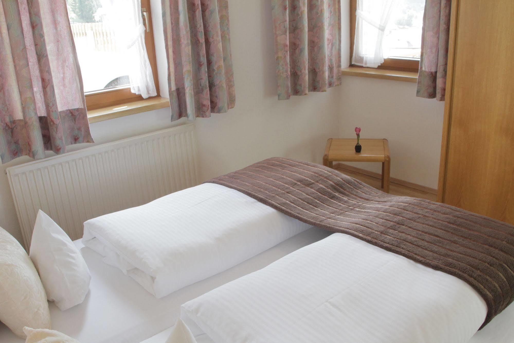 Collina Hotel Garni Nauders Bagian luar foto
